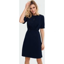 Elegancka sukienka z zakładkami. Sukienki damskie Greenpoint, bez wzorów, z elastanu, eleganckie, bez kołnierzyka, bez rękawów. Za 149,99 zł.