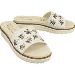 TAMARIS 27105-20 140 white/fly, klapki damskie. Białe klapki damskie Tamaris, bez wzorów, ze skóry, bez obcasa. Za 229,90 zł.