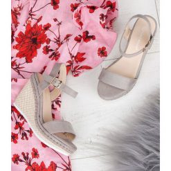Sandałki damskie Ideal Shoes U-6292 Szare. Szare sandały damskie Ideal Shoes, bez wzorów, z tworzywa sztucznego, klasyczne, na wysokim obcasie, na koturnie, bez zapięcia. Za 99,00 zł.