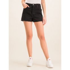 Szorty jeansowe Levi's Ribcage 77879-0002. Czarne szorty damskie Levi's®, s, bez wzorów, z elastanu. Za 239,00 zł.