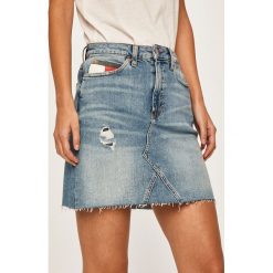 Tommy Jeans - Spódnica. Niebieskie spódniczki damskie Tommy Jeans, na co dzień, bez wzorów, z elastanu, casualowe, z podwyższonym stanem, mini, ołówkowe. Za 399,90 zł.