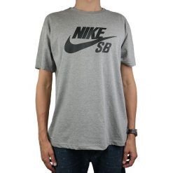Nike SB Logo Tee 821946-069. Szare t-shirty męskie Nike, xl, bez wzorów, z bawełny, bez kołnierzyka. W wyprzedaży za 99,99 zł.