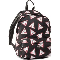 Plecak GUESS - HBDAM1 PU202 BLACK BLACK. Czarne plecaki męskie Guess, z aplikacjami, z materiału, sportowe. W wyprzedaży za 179,00 zł.