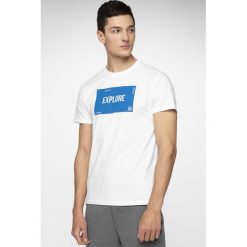 T-shirt męski TSM009 - biały. Białe t-shirty męskie 4f, m, bez wzorów, bez kołnierzyka. W wyprzedaży za 29,99 zł.