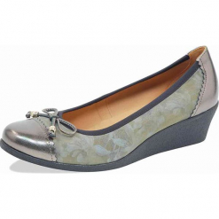 Skórzane baleriny w kolorze khaki. Niebieskie baleriny damskie marki Comfortfüße, ze skóry. W wyprzedaży za 136,95 zł.