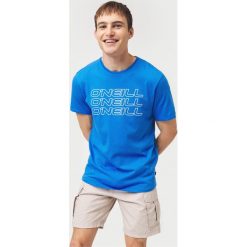 O'Neill Triple Koszulka Niebieski. Niebieskie podkoszulki męskie O'Neill, xxl, z nadrukiem, z bawełny, bez kołnierzyka, z krótkim rękawem, krótkie. Za 94,95 zł.
