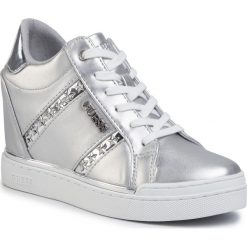 Sneakersy GUESS - Fayne FL5FAY LEL12 SILVER. Szare półbuty damskie Guess, ze skóry ekologicznej. W wyprzedaży za 509,00 zł.