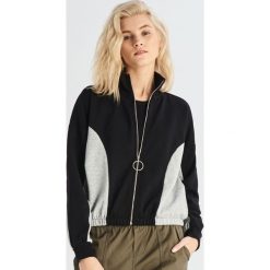 Bluza rozpinana - Czarny. Czarne bluzy damskie marki Sinsay, s, bez wzorów, bez rękawów, bez kaptura. Za 39,99 zł.