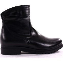 BOTKI DAMSKIE GRE 726 CZA. Botki damskie Gregors, ze skóry, bez obcasa, na platformie, bez zapięcia. Za 239,00 zł.