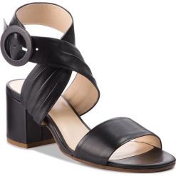 Sandały HÖGL - 5-105570 Black 0100. Czarne klapki damskie HÖGL, bez wzorów, ze skóry, bez obcasa, na obcasie. W wyprzedaży za 349,00 zł.
