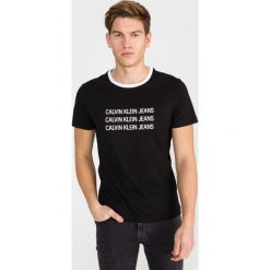 Calvin Klein Koszulka Czarny. Czarne podkoszulki męskie Calvin Klein, xl, z nadrukiem, z bawełny, bez kołnierzyka, z krótkim rękawem, krótkie. Za 204,95 zł.