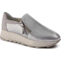 Sneakersy GEOX - D Gendry A D925TA 0QU22 C0628 Silver/Off Wht. Szare półbuty damskie Geox, na co dzień, bez wzorów, z zamszu, bez obcasa, na płaskiej podeszwie, bez zapięcia. W wyprzedaży za 279,00 zł.