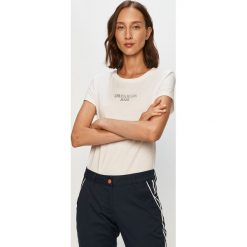 Calvin Klein Jeans - T-shirt. Białe topy damskie Calvin Klein Jeans, s, z nadrukiem, z bawełny, z okrągłym kołnierzem. Za 179,90 zł.