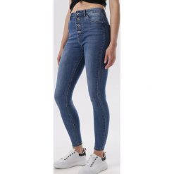 Niebieskie Jeansy Skinny Neamine. Niebieskie jeansy damskie Born2be. W wyprzedaży za 109,99 zł.