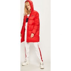 Fila - Kurtka. Czerwone kurtki damskie Fila, s, bez wzorów, z poliesteru, długie. W wyprzedaży za 499,90 zł.