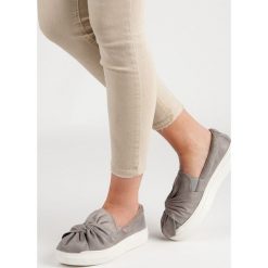 ZAMSZOWE SLIPONY Z KOKARDKĄ VICES. Trampki i tenisówki damskie vices. Za 49,90 zł.