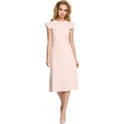 RACHELLE Sukienka rozkloszowana z falbankami przy rękawach - pudrowa. Czerwone sukienki balowe marki Moe, na imprezę, s, z falbankami, mini, dopasowane. Za 139,00 zł.