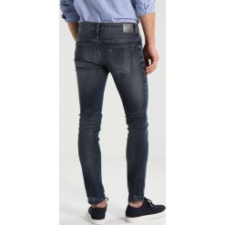 DRYKORN JAZ Jeansy Slim Fit blue. Niebieskie rurki męskie DRYKORN, z bawełny. Za 629,00 zł.
