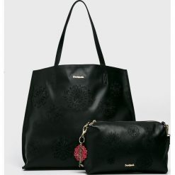 Desigual - Torebka dwustronna. Czarne torebki klasyczne damskie marki Desigual, z haftami, ze skóry ekologicznej, casualowe, na ramię, duże, z haftem. Za 349,90 zł.