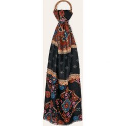 Desigual - Szal. Szaliki damskie Desigual, bez wzorów, z poliesteru. W wyprzedaży za 89,90 zł.