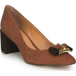 Buty damskie. Czarne czółenka damskie Wittchen, w geometryczne wzory, ze skóry. W wyprzedaży za 299,90 zł.