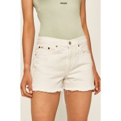 Polo Ralph Lauren - Szorty jeansowe. Białe szorty damskie Polo Ralph Lauren, bez wzorów, z bawełny, casualowe. W wyprzedaży za 269,90 zł.