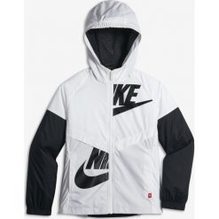 Kurtka Nike NSW Girls Windrunner (830506-100). Białe kurtki dziewczęce przeciwdeszczowe Nike, z materiału. Za 99,99 zł.