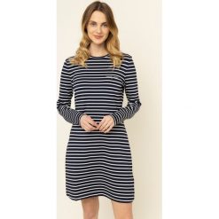Sukienka dzianinowa Tommy Jeans Tjw Essential Stripe DW0DW07606. Niebieskie sukienki damskie Tommy Jeans, s, bez wzorów, z elastanu, bez kołnierzyka, bez rękawów. Za 449,00 zł.