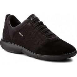 Półbuty GEOX - D Nebula C D621EC 0CK22 C9999 Black. Czarne półbuty damskie marki Geox, bez wzorów, z zamszu, bez obcasa, na płaskiej podeszwie, bez zapięcia. W wyprzedaży za 359,00 zł.