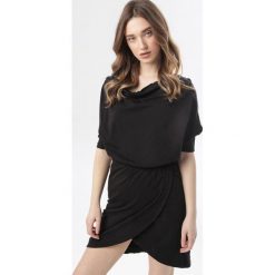 Czarna Sukienka Phianele. Czarne sukienki damskie Born2be, xl, bez wzorów, z dzianiny, bez kołnierzyka, bez rękawów. W wyprzedaży za 69,99 zł.