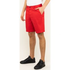Szorty materiałowe EA7 Emporio Armani 2095370 3GPS12 PN71Z. Czerwone spodenki i szorty męskie EA7 Emporio Armani, xxl, bez wzorów, z elastanu. W wyprzedaży za 339,00 zł.
