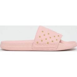 Versace Jeans - Klapki. Różowe klapki damskie Versace Jeans, bez wzorów, z jeansu, bez obcasa, na obcasie. W wyprzedaży za 179,90 zł.