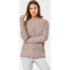 Sweter w kolorze szarobrązowym. Szare swetry damskie Heine, bez wzorów, z wełny, bez rękawów, bez kaptura. W wyprzedaży za 109,95 zł.