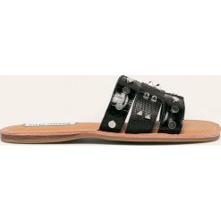 Steve Madden - Klapki Halow. Czarne klapki damskie Steve Madden, bez wzorów, z gumy, bez obcasa, na obcasie. W wyprzedaży za 269,90 zł.