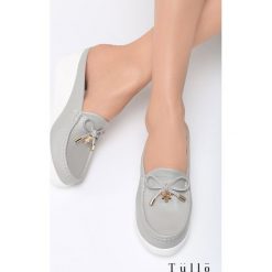 Szare Klapki Lady Bird. Szare buty ślubne damskie marki Born2be, z materiału, na wysokim obcasie, na koturnie. Za 79,99 zł.