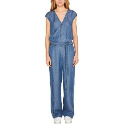 Kombinezon w kolorze niebieskim. Niebieskie kombinezony damskie Esprit, s, bez wzorów, bez kołnierzyka, bez rękawów. W wyprzedaży za 129,95 zł.