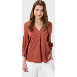Vero Moda Jean Bluzka Czerwony. Czerwone bluzki damskie Vero Moda, l, bez wzorów, z wiskozy, bez kołnierzyka, bez rękawów. Za 131,95 zł.