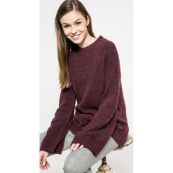 Calvin Klein Jeans - Sweter. Fioletowe swetry klasyczne damskie marki Calvin Klein Jeans, s, z elastanu, z okrągłym kołnierzem. W wyprzedaży za 299,90 zł.