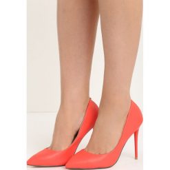 Czerwone Szpilki Modern Lady. Czerwone szpilki Born2be, bez wzorów, ze szpiczastym noskiem, na wysokim obcasie, na szpilce, bez zapięcia. Za 49,99 zł.