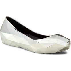 Baleriny UNITED NUDE - Lo Res Lo 1003014121 Steel Chrome. Szare baleriny damskie marki United Nude, w geometryczne wzory, z tworzywa sztucznego. W wyprzedaży za 639,00 zł.