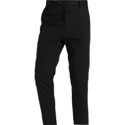 Chinosy męskie: AllSaints KATO Chinosy black