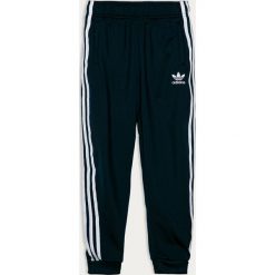 Adidas Originals - Spodnie dziecięce 128-164 cm. Niebieskie spodnie dziewczęce adidas Originals, z aplikacjami, z poliesteru. Za 149,90 zł.