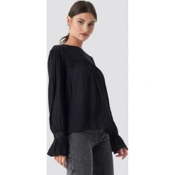 NA-KD Boho Crochet Detail Flowy Cotton Top - Black. Czarne topy damskie marki NA-KD Boho, bez wzorów, bez kołnierzyka. Za 141,95 zł.