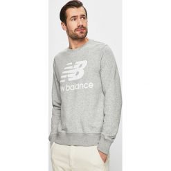 New Balance - Bluza. Szare bluzy męskie New Balance, s, z nadrukiem, z elastanu, z okrągłym kołnierzem, bez rękawów, bez kaptura. W wyprzedaży za 189,90 zł.