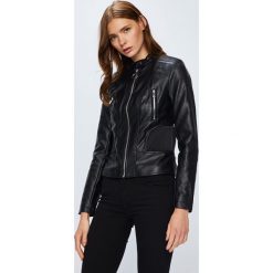 Guess Jeans - Kurtka. Czarne kurtki damskie marki Guess Jeans, s, z aplikacjami, z poliesteru. W wyprzedaży za 359,90 zł.