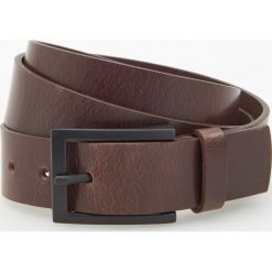 Skórzany pasek - Brązowy. Brązowe paski męskie Reserved, w paski. Za 79,99 zł.