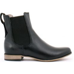Nieocieplane sztyblety na płaskim obcasie - skóra naturalna - model 480 - kolor czarny lico. Czarne botki damskie Zapato, ze skóry, bez obcasa, na płaskiej podeszwie, bez zapięcia. W wyprzedaży za 299,25 zł.