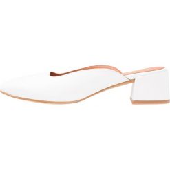 Chodaki damskie: L'INTERVALLE MARGOT Klapki white