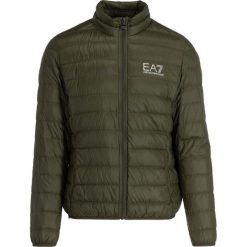 Kurtka puchowa EA7 Emporio Armani 8NPB01 PN29Z 1852. Zielone kurtki męskie EA7 Emporio Armani, xl, bez wzorów, z puchu, bez kaptura. W wyprzedaży za 449,00 zł.
