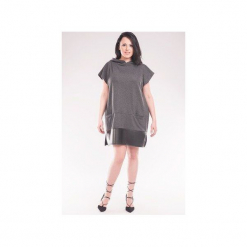 Sukienka z kapturem i wykończeniem z eko skóry SL2146SP Size Plus. Szare sukienki balowe marki Soleil, z dresówki, z kapturem, sportowe. Za 119,00 zł.